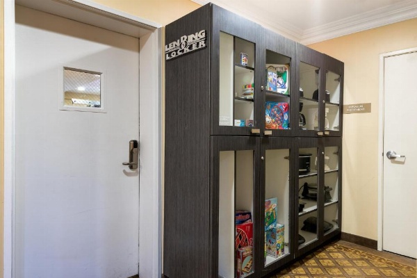 Candlewood Suites LAX Hawthorne image 17