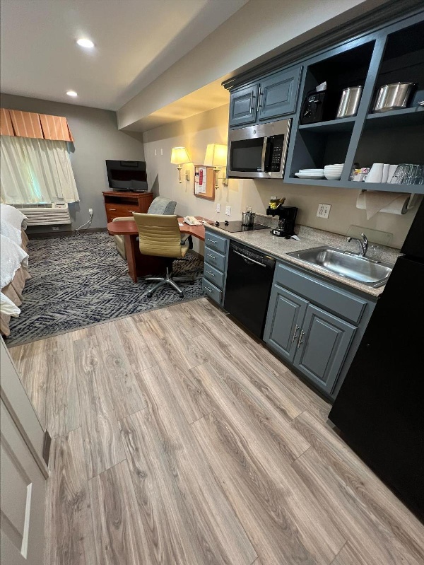 Candlewood Suites LAX Hawthorne image 6